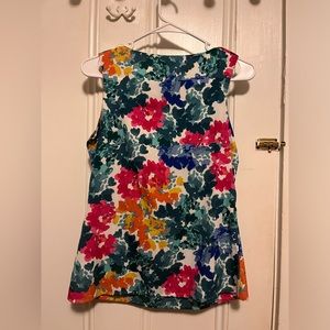 Crop top with floral print and no sleeves.